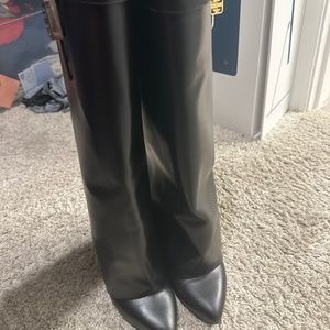 Shark Lock boots in leathe